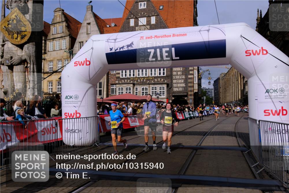 13.09.2026 - 21. swb-Marathon Bremen Tim E. http://msf.ph/oto/10315940 13.09.2026 10:56:18 Ziel 10298, 10365, 10374, 10690, 10703, 10949, 10957, 10960, 11219, 11790, 11972, 12061, 12143, 12476, 12484, 13565 meine-sportfotos.de