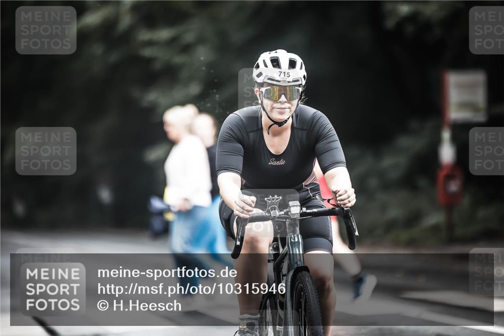 13.09.2026 - Stadtparktriathlon H.Heesch http://msf.ph/oto/10315946 13.09.2026 11:51:14 Radfahren 715, 767, 894, 904, 963 meine-sportfotos.de
