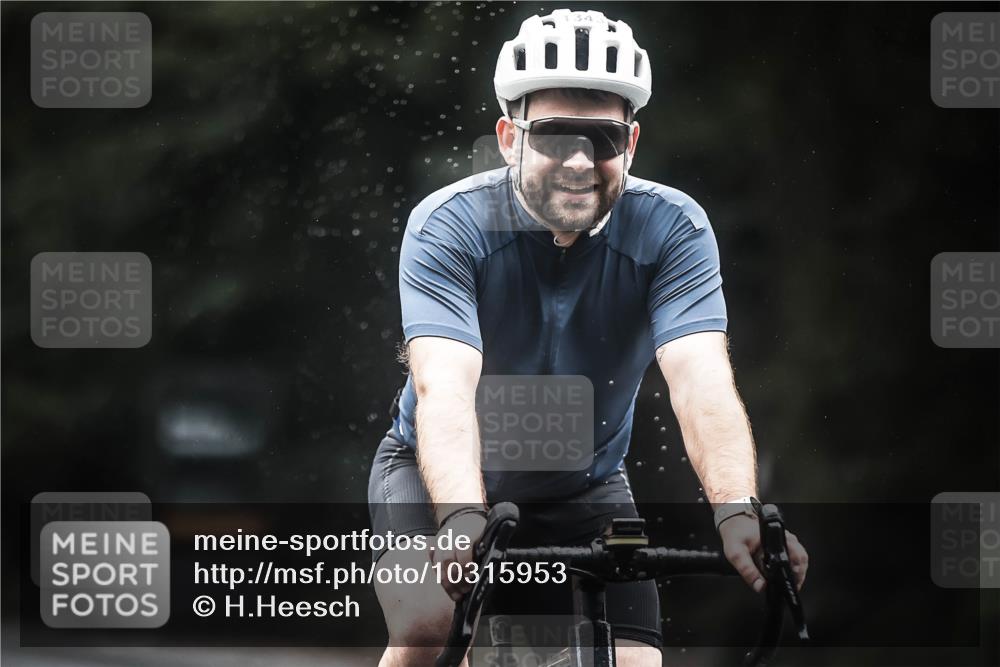13.09.2026 - Stadtparktriathlon H.Heesch http://msf.ph/oto/10315953 13.09.2026 12:58:48 Radfahren 1343, 1369 meine-sportfotos.de