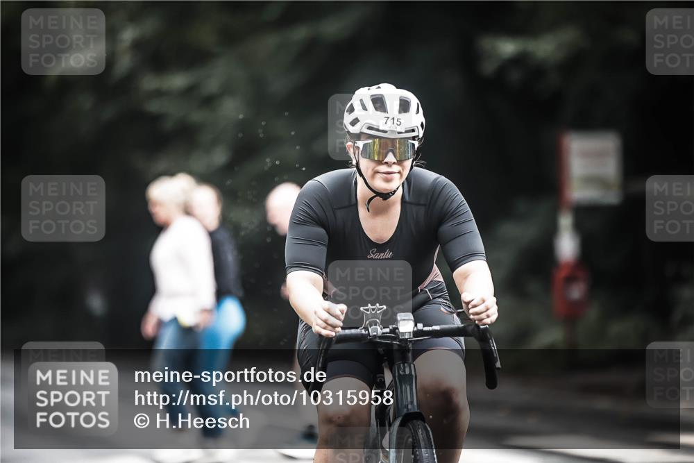 13.09.2026 - Stadtparktriathlon H.Heesch http://msf.ph/oto/10315958 13.09.2026 11:51:14 Radfahren 715, 767, 894, 904, 963 meine-sportfotos.de
