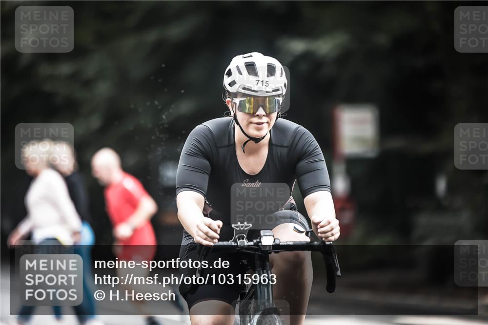 13.09.2026 - Stadtparktriathlon H.Heesch http://msf.ph/oto/10315963 13.09.2026 11:51:14 Radfahren 715, 767, 894, 904, 963 meine-sportfotos.de