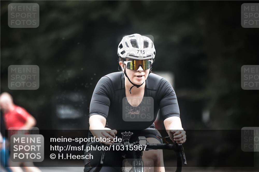 13.09.2026 - Stadtparktriathlon H.Heesch http://msf.ph/oto/10315967 13.09.2026 11:51:14 Radfahren 715, 767, 894, 904, 963 meine-sportfotos.de