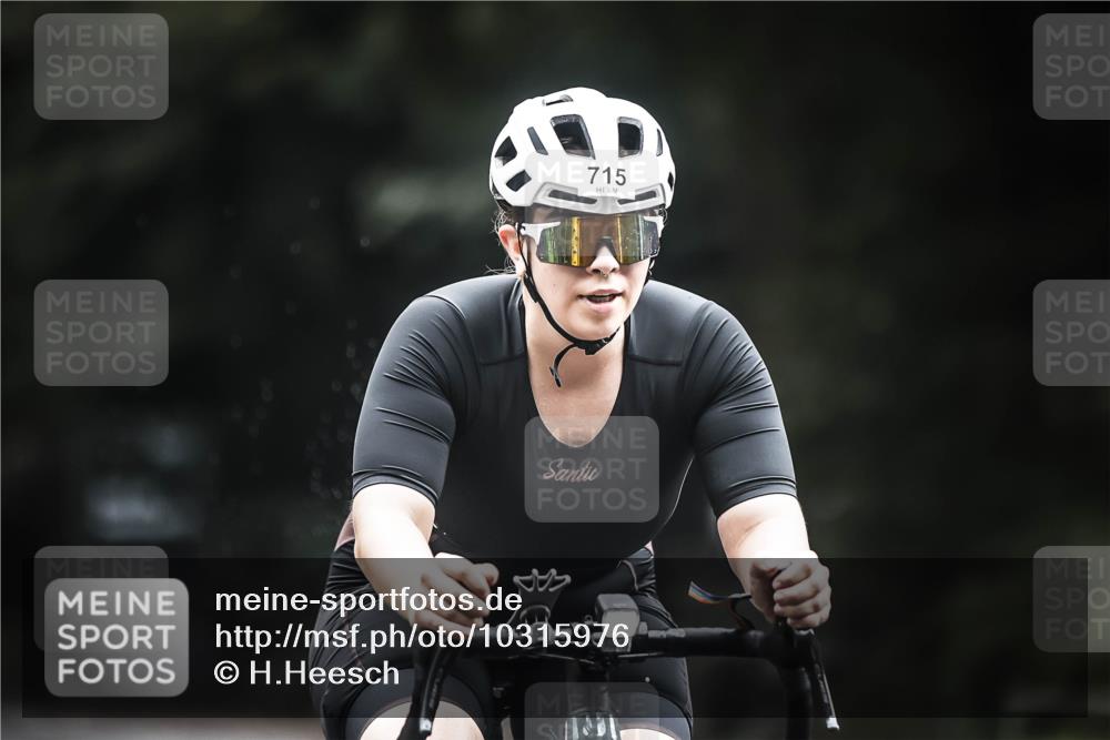 13.09.2026 - Stadtparktriathlon H.Heesch http://msf.ph/oto/10315976 13.09.2026 11:51:15 Radfahren 715, 894, 904, 963 meine-sportfotos.de