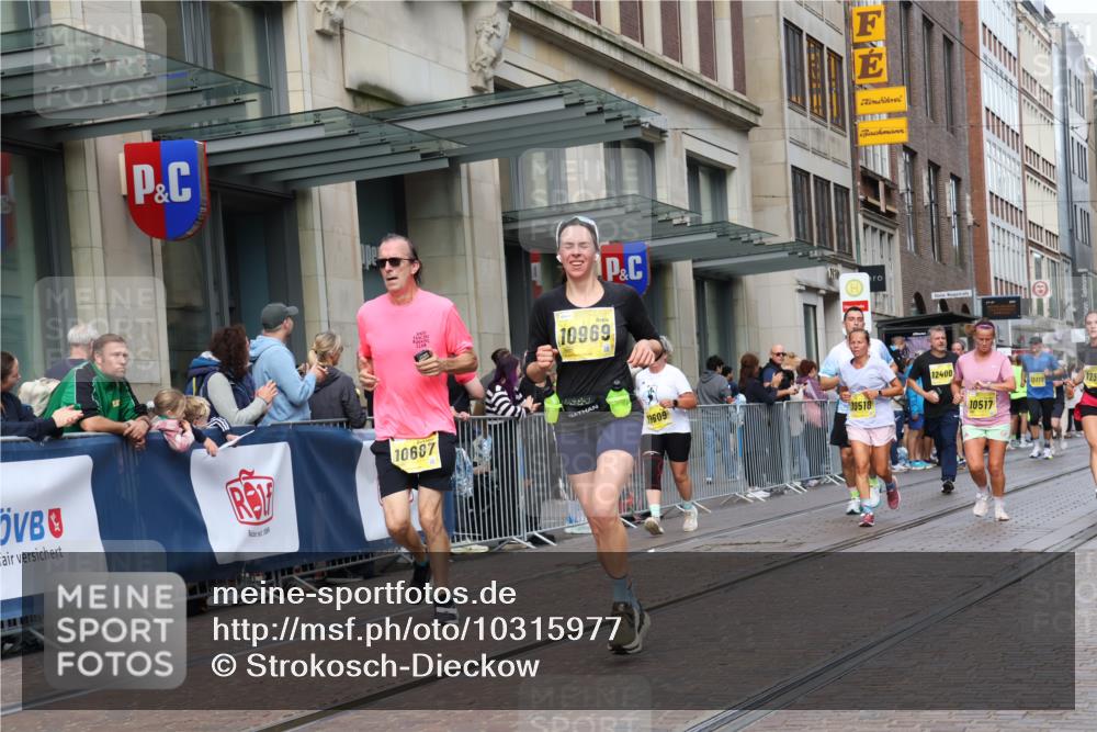 13.09.2026 - 21. swb-Marathon Bremen Strokosch-Dieckow http://msf.ph/oto/10315977 13.09.2026 10:57:10 Ziel 10177, 10226, 10300, 10394, 10517, 10518, 10687, 11106, 11245, 11365, 11480, 11498, 11609, 11734, 11965, 11966, 12037, 12111, 12222, 12263, 12372, 12382, 12383, 12400, 12411, 10157, 10166, 10408, 10578, 10610, 10700, 10772, 10969, 11000, 11079, 11236, 11292, 11328, 11484, 11667, 11946, 12032, 12284, 12382, 12383 meine-sportfotos.de
