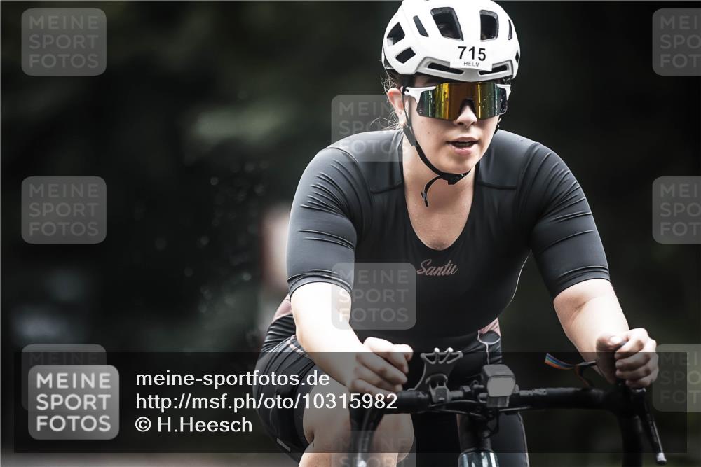 13.09.2026 - Stadtparktriathlon H.Heesch http://msf.ph/oto/10315982 13.09.2026 11:51:15 Radfahren 715, 894, 904, 963 meine-sportfotos.de