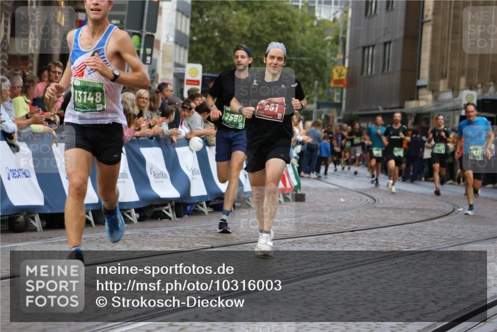 13.09.2026 - 21. swb-Marathon Bremen Strokosch-Dieckow http://msf.ph/oto/10316003 13.09.2026 13:06:24 Ziel 681, 3297, 3466, 4614, 4712, 5803, 6058, 6686, 7336, 7399, 8334, 8670, 8877, 8983, 9429, 9918, 508, 1770, 1921, 2832, 3910, 4777, 7590, 13148 meine-sportfotos.de