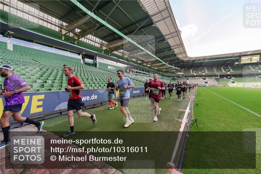 13.09.2026 - 21. swb-Marathon Bremen Michael Burmester http://msf.ph/oto/10316011 13.09.2026 13:12:38 Laufen im Stadion 118, 183, 265, 270, 278, 349, 514, 576, 695, 702, 703, 843, 933, 950, 1005, 1113, 1143, 1226, 1286, 1334, 1435, 1641, 1849, 1851, 1936, 1952, 1991, 2005, 2248, 2264, 2281, 2299, 2336, 2353, 2375, 2377, 2398, 2426, 2439, 2461, 2478, 2505, 2612, 2659, 2665, 2669, 2673, 2684, 2765, 2773, 2792, 2804, 2815, 2816, 2822, 2850, 2860, 2884, 2895, 2907, 2921, 2963, 2966, 2975, 2976, 3016, 3027, 3079, 3082, 3143, 3155, 3159, 3253, 3293, 3308, 3313, 3328, 3349, 3352, 3434, 3442, 549 meine-sportfotos.de