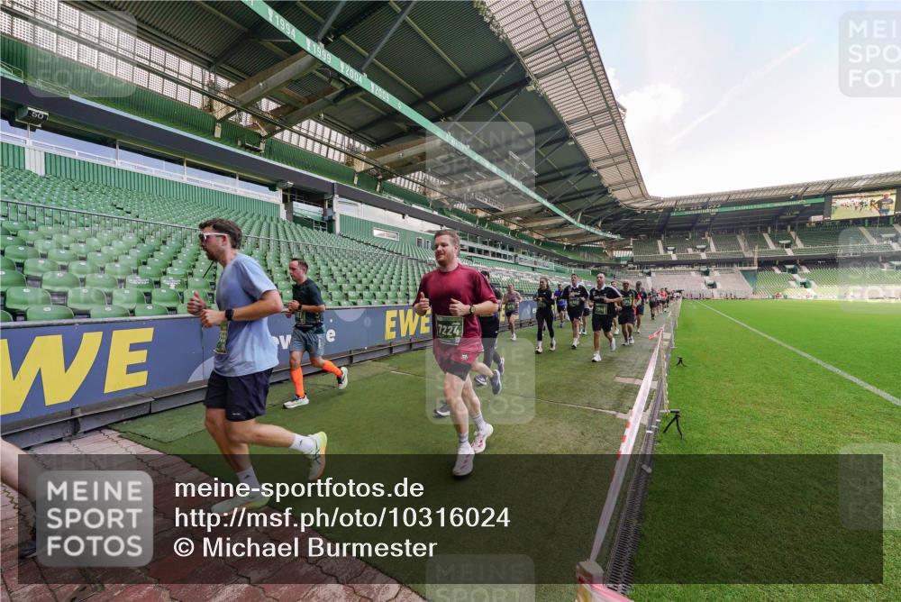 13.09.2026 - 21. swb-Marathon Bremen Michael Burmester http://msf.ph/oto/10316024 13.09.2026 13:12:39 Laufen im Stadion 118, 183, 265, 270, 278, 349, 514, 576, 695, 702, 703, 843, 933, 950, 1005, 1113, 1143, 1226, 1286, 1334, 1426, 1435, 1641, 1849, 1851, 1936, 1952, 1991, 2005, 2248, 2264, 2281, 2299, 2336, 2353, 2375, 2377, 2398, 2426, 2439, 2461, 2478, 2505, 2612, 2659, 2665, 2673, 2684, 2765, 2773, 2792, 2804, 2815, 2816, 2822, 2850, 2860, 2884, 2895, 2907, 2921, 2963, 2966, 2975, 2976, 3016, 3027, 3079, 3082, 3143, 3155, 3159, 3253, 3277, 3293, 3308, 3313, 3328, 3349, 3352, 3434, 3442, 549 meine-sportfotos.de