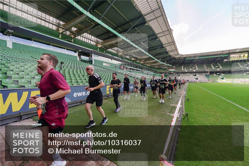 13.09.2026 - 21. swb-Marathon Bremen Michael Burmester http://msf.ph/oto/10316037 13.09.2026 13:12:39 Laufen im Stadion 118, 183, 265, 270, 278, 349, 514, 576, 695, 702, 703, 843, 933, 950, 1005, 1113, 1143, 1226, 1286, 1334, 1426, 1435, 1641, 1849, 1851, 1936, 1952, 1991, 2005, 2248, 2264, 2281, 2299, 2336, 2353, 2375, 2377, 2398, 2426, 2439, 2461, 2478, 2505, 2612, 2659, 2665, 2673, 2684, 2765, 2773, 2792, 2804, 2815, 2816, 2822, 2850, 2860, 2884, 2895, 2907, 2921, 2963, 2966, 2975, 2976, 3016, 3027, 3079, 3082, 3143, 3155, 3159, 3253, 3277, 3293, 3308, 3313, 3328, 3349, 3352, 3434, 3442, 549 meine-sportfotos.de