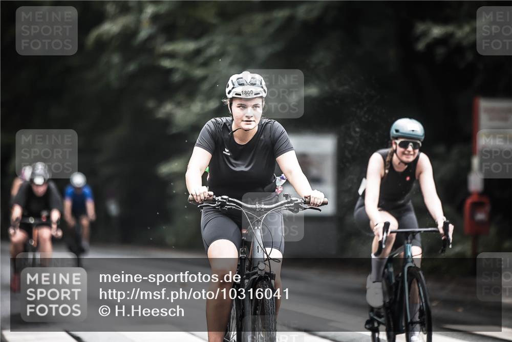 13.09.2026 - Stadtparktriathlon H.Heesch http://msf.ph/oto/10316041 13.09.2026 11:51:22 Radfahren 722, 796, 812, 823, 853, 886, 894, 1800 meine-sportfotos.de