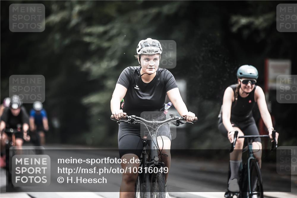 13.09.2026 - Stadtparktriathlon H.Heesch http://msf.ph/oto/10316049 13.09.2026 11:51:22 Radfahren 722, 796, 812, 823, 853, 886, 894, 1800 meine-sportfotos.de
