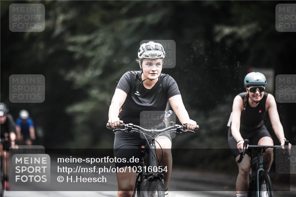 13.09.2026 - Stadtparktriathlon H.Heesch http://msf.ph/oto/10316054 13.09.2026 11:51:23 Radfahren 722, 796, 812, 823, 853, 886, 894, 1800 meine-sportfotos.de