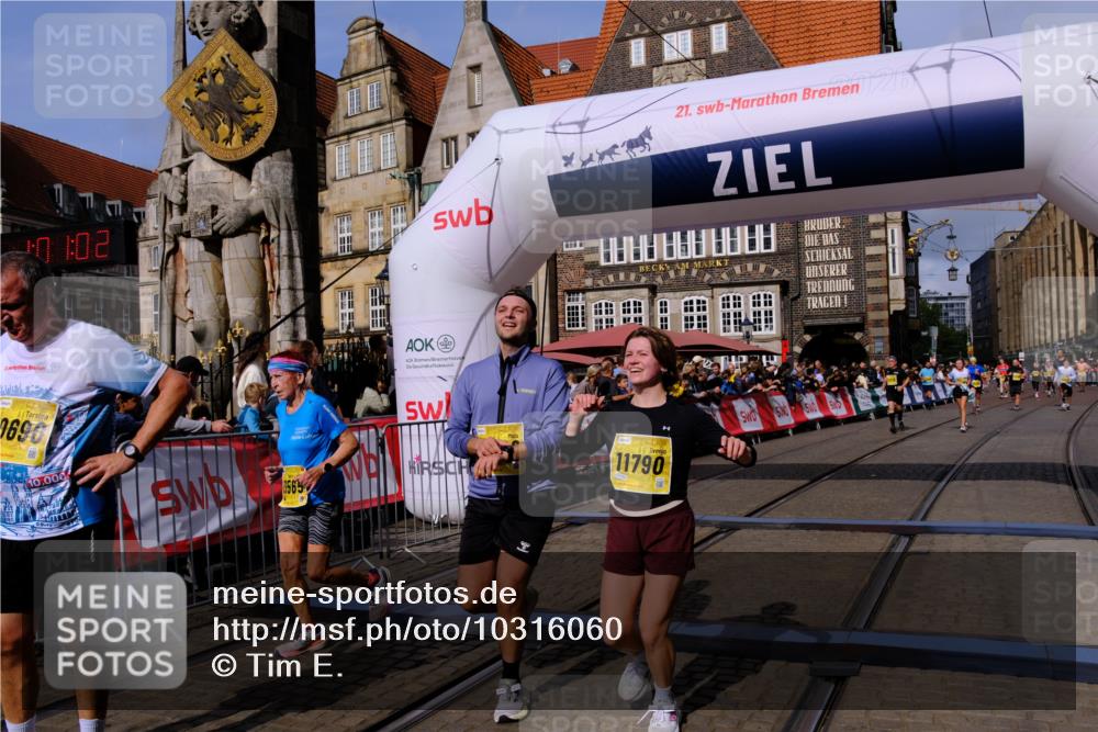 13.09.2026 - 21. swb-Marathon Bremen Tim E. http://msf.ph/oto/10316060 13.09.2026 10:56:19 Ziel 10298, 10365, 10690, 10703, 10949, 10957, 10960, 11219, 11782, 11790, 11972, 12061, 12143, 12476, 12484, 13565 meine-sportfotos.de