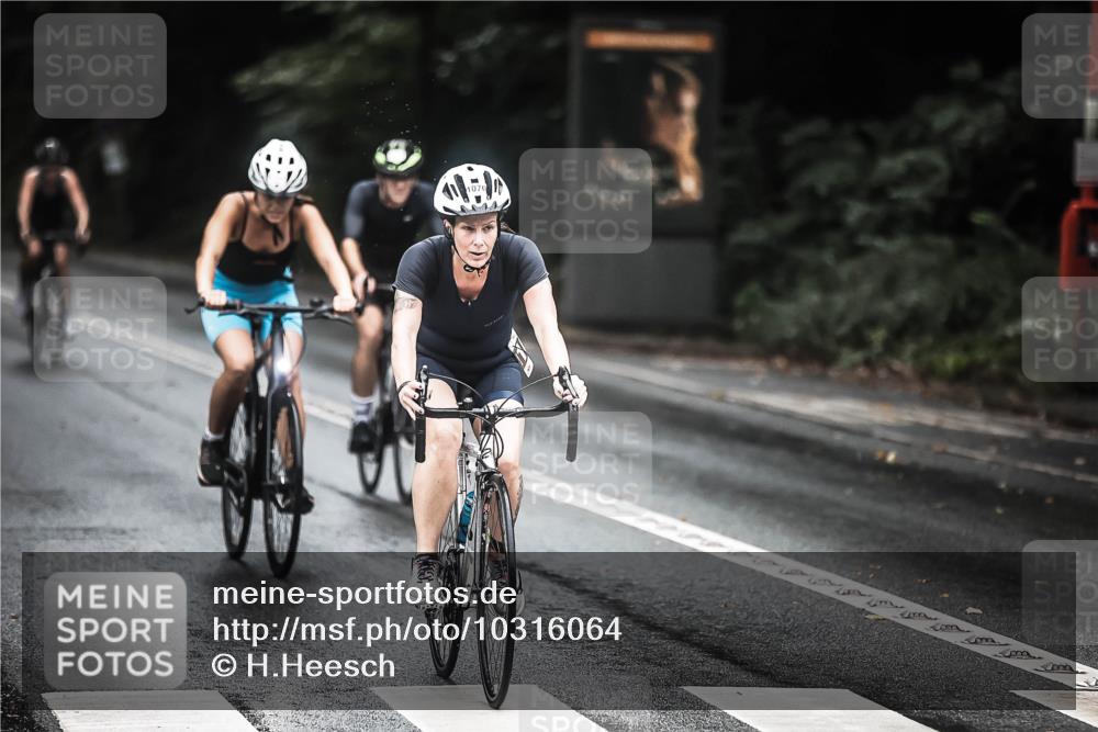 13.09.2026 - Stadtparktriathlon H.Heesch http://msf.ph/oto/10316064 13.09.2026 12:59:13 Radfahren 1070, 1151, 1219, 1292, 1322, 1323, 1381 meine-sportfotos.de