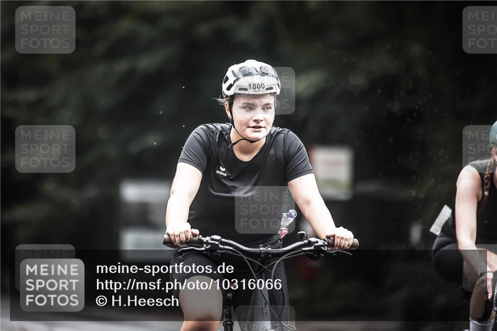 13.09.2026 - Stadtparktriathlon H.Heesch http://msf.ph/oto/10316066 13.09.2026 11:51:23 Radfahren 722, 796, 812, 823, 853, 886, 894, 1800 meine-sportfotos.de