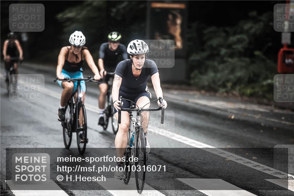 13.09.2026 - Stadtparktriathlon H.Heesch http://msf.ph/oto/10316071 13.09.2026 12:59:13 Radfahren 1070, 1151, 1219, 1292, 1322, 1323, 1381 meine-sportfotos.de