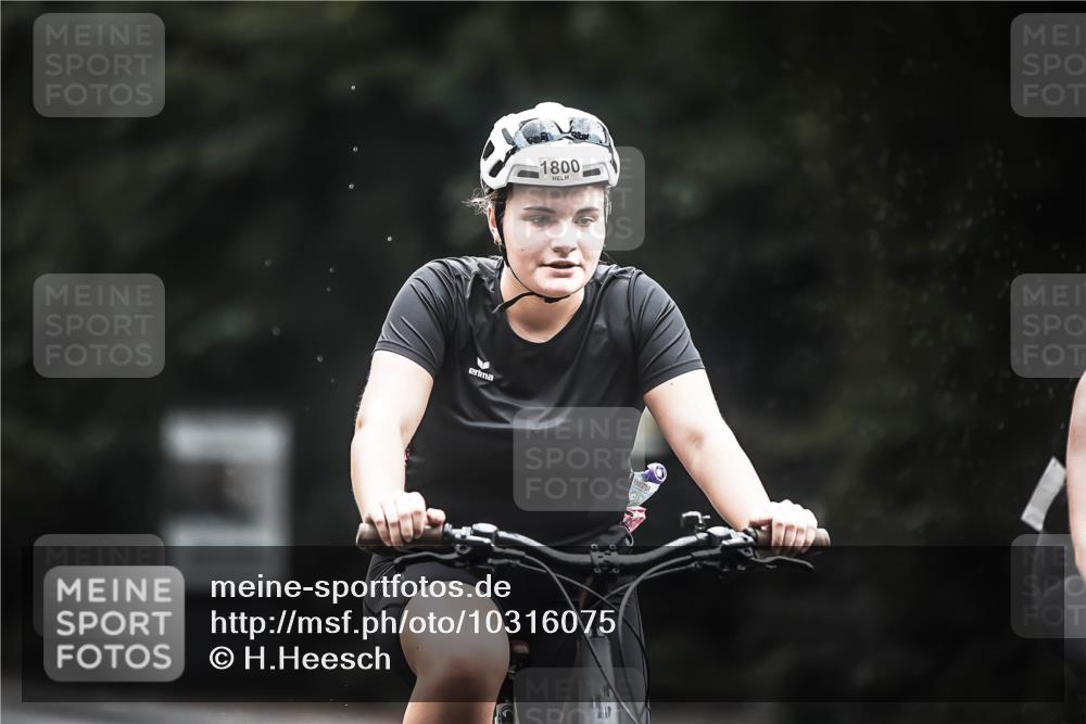 13.09.2026 - Stadtparktriathlon H.Heesch http://msf.ph/oto/10316075 13.09.2026 11:51:23 Radfahren 722, 796, 812, 823, 853, 886, 894, 1800 meine-sportfotos.de