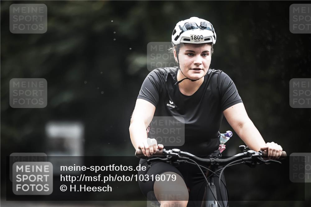 13.09.2026 - Stadtparktriathlon H.Heesch http://msf.ph/oto/10316079 13.09.2026 11:51:23 Radfahren 722, 796, 812, 823, 853, 886, 894, 1800 meine-sportfotos.de