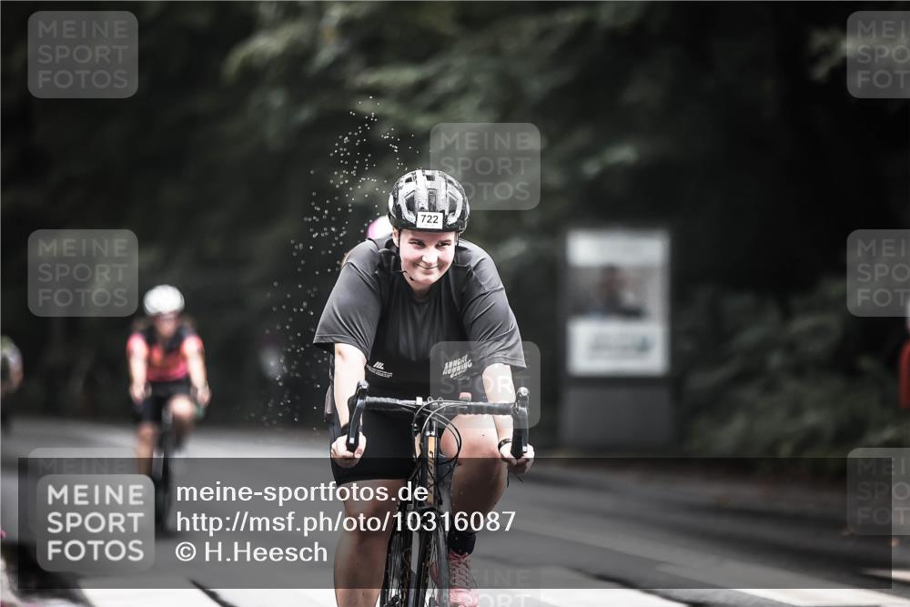 13.09.2026 - Stadtparktriathlon H.Heesch http://msf.ph/oto/10316087 13.09.2026 11:51:25 Radfahren 722, 796, 812, 823, 853, 886, 894, 1800 meine-sportfotos.de