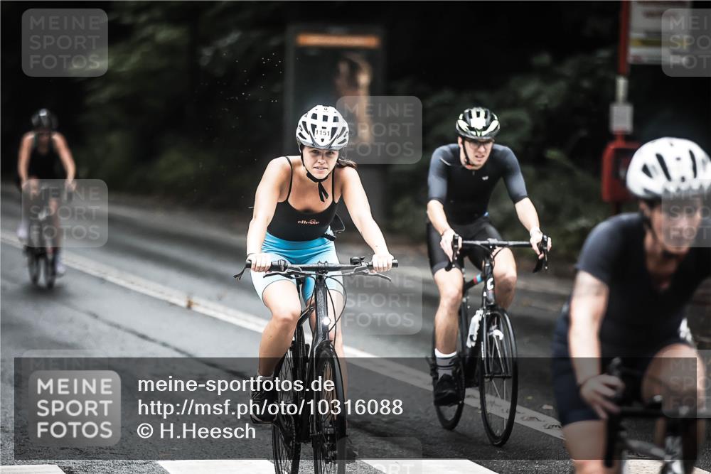 13.09.2026 - Stadtparktriathlon H.Heesch http://msf.ph/oto/10316088 13.09.2026 12:59:14 Radfahren 1070, 1151, 1219, 1292, 1322, 1323, 1379, 1381 meine-sportfotos.de