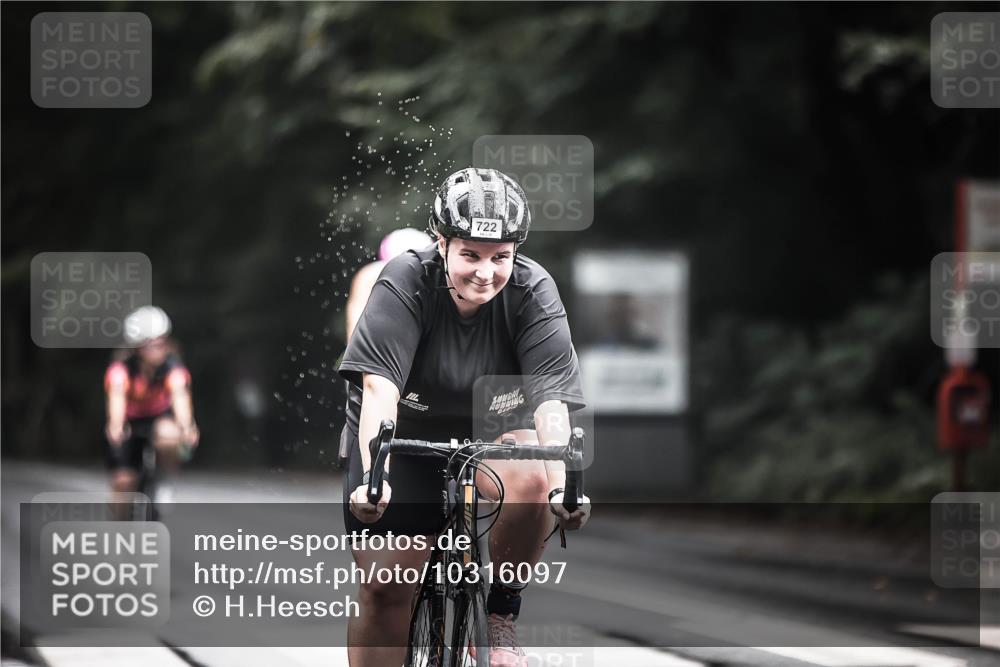 13.09.2026 - Stadtparktriathlon H.Heesch http://msf.ph/oto/10316097 13.09.2026 11:51:25 Radfahren 722, 796, 812, 823, 853, 886, 894, 1800 meine-sportfotos.de