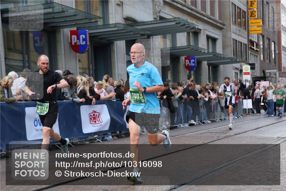 13.09.2026 - 21. swb-Marathon Bremen Strokosch-Dieckow http://msf.ph/oto/10316098 13.09.2026 13:16:16 Ziel 675, 696, 734, 792, 816, 827, 985, 1076, 1162, 2474, 2604, 4135, 4485, 5255, 5554, 5772, 5963, 6367, 6535, 7053, 7603, 7801, 7875, 8171, 8288, 145, 481, 663, 740, 755, 792, 1605, 1955, 2623, 3134, 3149, 4128, 4823, 5430, 5554, 5913, 6106, 6721, 6744, 7307, 7413, 8398, 8487, 9031, 9115, 9278, 13008, 13158 meine-sportfotos.de