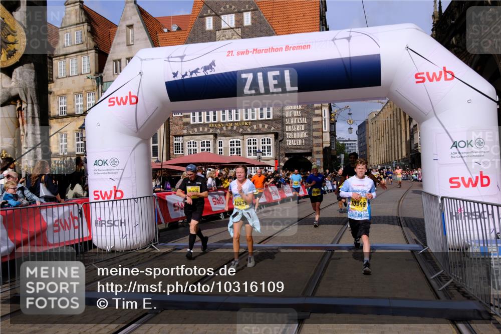 13.09.2026 - 21. swb-Marathon Bremen Tim E. http://msf.ph/oto/10316109 13.09.2026 10:56:24 Ziel 10246, 10298, 10365, 10443, 10690, 10699, 10949, 10957, 10960, 11219, 11280, 11782, 11790, 11972, 12061, 12476, 12484, 13565 meine-sportfotos.de