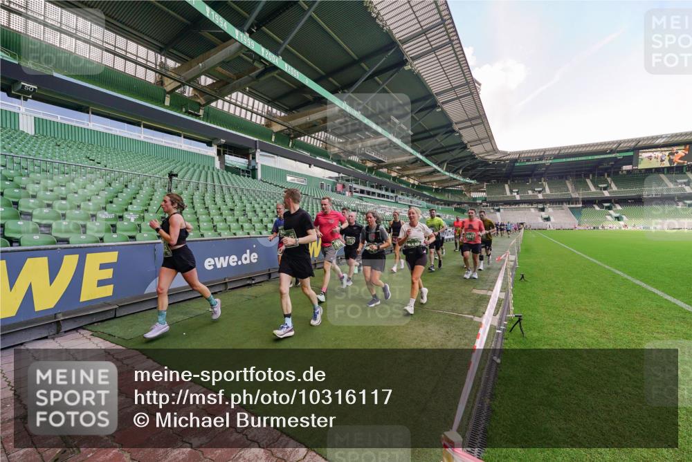 13.09.2026 - 21. swb-Marathon Bremen Michael Burmester http://msf.ph/oto/10316117 13.09.2026 13:12:47 Laufen im Stadion 118, 183, 270, 278, 349, 514, 576, 600, 695, 702, 703, 843, 933, 950, 1005, 1113, 1143, 1226, 1286, 1334, 1426, 1435, 1641, 1849, 1851, 1936, 1952, 1991, 2005, 2248, 2264, 2281, 2336, 2353, 2375, 2377, 2398, 2426, 2439, 2461, 2478, 2505, 2612, 2659, 2665, 2673, 2684, 2765, 2773, 2792, 2804, 2815, 2816, 2822, 2850, 2860, 2884, 2895, 2907, 2921, 2963, 2966, 2972, 2975, 2976, 3016, 3027, 3079, 3082, 3143, 3155, 3253, 3277, 3293, 3308, 3313, 3328, 3349, 3434, 3442, 549 meine-sportfotos.de