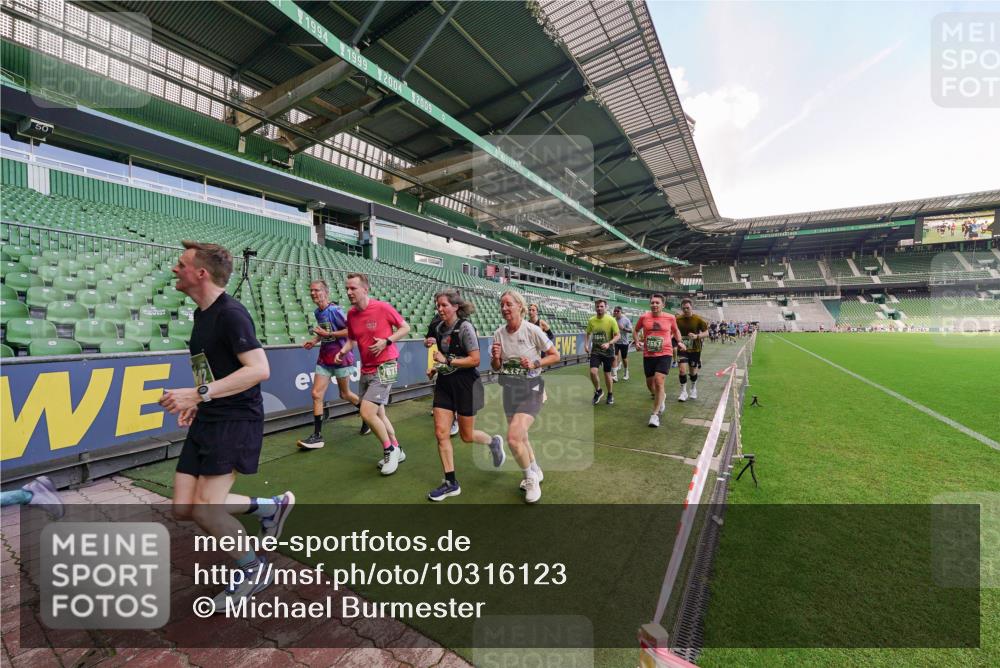 13.09.2026 - 21. swb-Marathon Bremen Michael Burmester http://msf.ph/oto/10316123 13.09.2026 13:12:47 Laufen im Stadion 118, 183, 270, 278, 349, 514, 576, 600, 695, 702, 703, 843, 933, 950, 1005, 1113, 1143, 1226, 1286, 1334, 1426, 1435, 1641, 1849, 1851, 1936, 1952, 1991, 2005, 2248, 2264, 2281, 2336, 2353, 2375, 2377, 2398, 2426, 2439, 2461, 2478, 2505, 2612, 2659, 2665, 2673, 2684, 2765, 2773, 2792, 2804, 2815, 2816, 2822, 2850, 2860, 2884, 2895, 2907, 2921, 2963, 2966, 2972, 2975, 2976, 3016, 3027, 3079, 3082, 3143, 3155, 3253, 3277, 3293, 3308, 3313, 3328, 3349, 3434, 3442, 549 meine-sportfotos.de