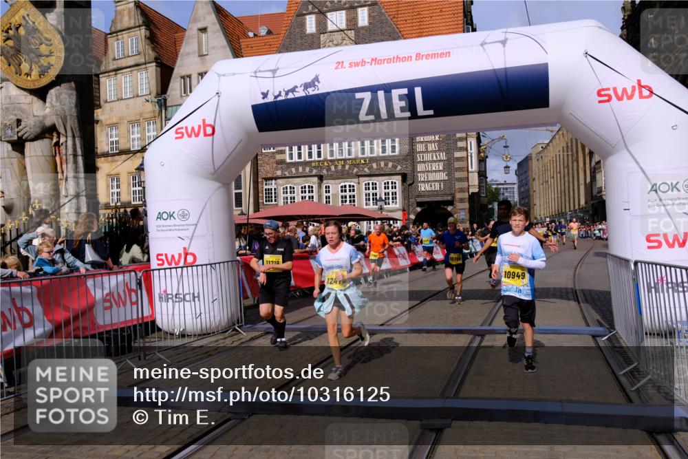 13.09.2026 - 21. swb-Marathon Bremen Tim E. http://msf.ph/oto/10316125 13.09.2026 10:56:24 Ziel 10246, 10298, 10365, 10443, 10690, 10699, 10949, 10957, 10960, 11219, 11280, 11782, 11790, 11972, 12061, 12476, 12484, 13565 meine-sportfotos.de