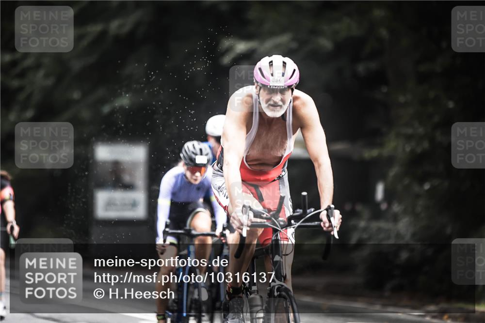 13.09.2026 - Stadtparktriathlon H.Heesch http://msf.ph/oto/10316137 13.09.2026 11:51:26 Radfahren 722, 728, 796, 812, 823, 853, 864, 886, 894, 1800 meine-sportfotos.de