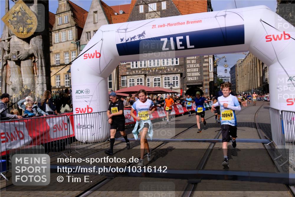 13.09.2026 - 21. swb-Marathon Bremen Tim E. http://msf.ph/oto/10316142 13.09.2026 10:56:24 Ziel 10246, 10298, 10365, 10443, 10690, 10699, 10949, 10957, 10960, 11219, 11280, 11782, 11790, 11972, 12061, 12476, 12484, 13565 meine-sportfotos.de