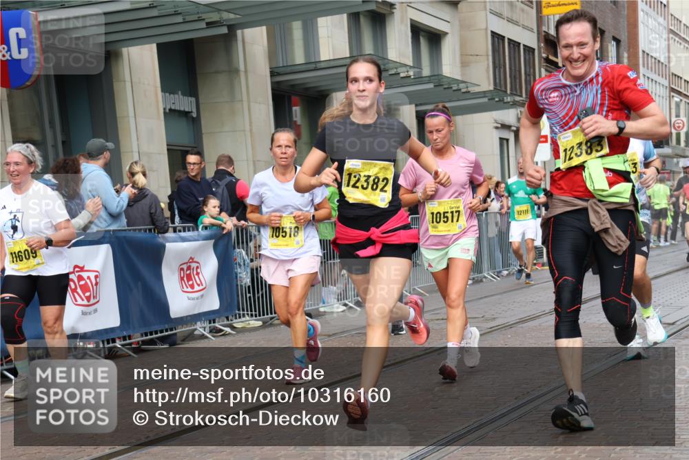 13.09.2026 - 21. swb-Marathon Bremen Strokosch-Dieckow http://msf.ph/oto/10316160 13.09.2026 10:57:13 Ziel 10177, 10226, 10300, 10394, 10517, 10518, 11106, 11245, 11365, 11480, 11498, 11609, 11734, 11965, 11966, 12037, 12111, 12222, 12264, 12372, 12400, 12411, 10157, 10166, 10408, 10578, 10610, 10687, 10700, 10772, 10969, 11000, 11079, 11236, 11292, 11328, 11484, 11667, 11946, 12032, 12263, 12382, 12383 meine-sportfotos.de