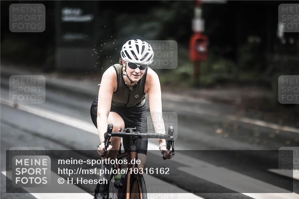 13.09.2026 - Stadtparktriathlon H.Heesch http://msf.ph/oto/10316162 13.09.2026 12:59:17 Radfahren 1070, 1094, 1151, 1219, 1277, 1292, 1379, 1381, 1406 meine-sportfotos.de