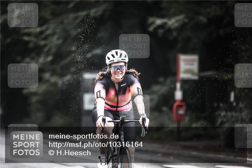 13.09.2026 - Stadtparktriathlon H.Heesch http://msf.ph/oto/10316164 13.09.2026 11:51:27 Radfahren 722, 728, 796, 812, 823, 853, 864, 886, 1800 meine-sportfotos.de