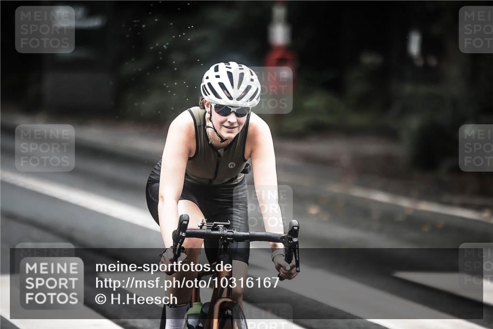 13.09.2026 - Stadtparktriathlon H.Heesch http://msf.ph/oto/10316167 13.09.2026 12:59:17 Radfahren 1070, 1094, 1151, 1219, 1277, 1292, 1379, 1381, 1406 meine-sportfotos.de