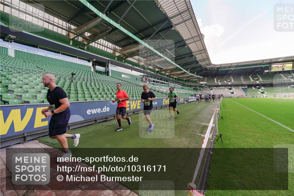 13.09.2026 - 21. swb-Marathon Bremen Michael Burmester http://msf.ph/oto/10316171 13.09.2026 13:12:51 Laufen im Stadion 118, 183, 270, 278, 349, 514, 576, 600, 695, 702, 703, 843, 933, 950, 1005, 1113, 1143, 1226, 1286, 1334, 1426, 1435, 1596, 1641, 1849, 1851, 1936, 1991, 2005, 2079, 2248, 2264, 2281, 2336, 2353, 2375, 2377, 2398, 2426, 2439, 2461, 2478, 2505, 2612, 2659, 2665, 2673, 2684, 2765, 2773, 2792, 2804, 2815, 2816, 2822, 2850, 2860, 2884, 2895, 2907, 2921, 2963, 2966, 2972, 2975, 2976, 3016, 3027, 3079, 3082, 3143, 3155, 3253, 3277, 3293, 3308, 3313, 3328, 3349, 3434, 3442, 549 meine-sportfotos.de