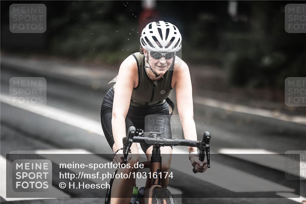 13.09.2026 - Stadtparktriathlon H.Heesch http://msf.ph/oto/10316174 13.09.2026 12:59:17 Radfahren 1070, 1094, 1151, 1219, 1277, 1292, 1379, 1381, 1406 meine-sportfotos.de