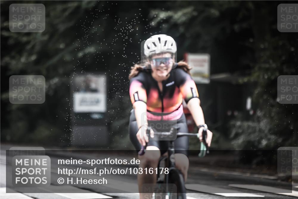 13.09.2026 - Stadtparktriathlon H.Heesch http://msf.ph/oto/10316178 13.09.2026 11:51:27 Radfahren 722, 728, 796, 812, 823, 853, 864, 886, 1800 meine-sportfotos.de