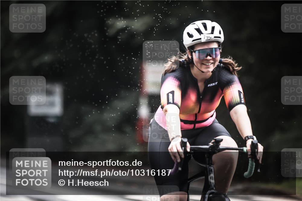 13.09.2026 - Stadtparktriathlon H.Heesch http://msf.ph/oto/10316187 13.09.2026 11:51:27 Radfahren 722, 728, 796, 812, 823, 853, 864, 886, 1800 meine-sportfotos.de