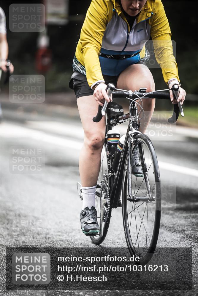 13.09.2026 - Stadtparktriathlon H.Heesch http://msf.ph/oto/10316213 13.09.2026 11:51:33 Radfahren 728, 796, 864 meine-sportfotos.de