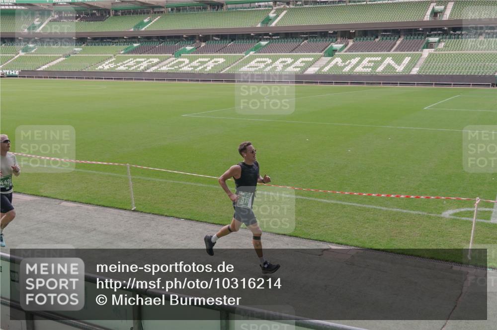 13.09.2026 - 21. swb-Marathon Bremen Michael Burmester http://msf.ph/oto/10316214 13.09.2026 12:51:14 Laufen im Stadion 235, 335, 469, 663, 670, 734, 771, 863, 1043, 1125, 1146, 1162, 1455, 1510, 1513, 1605, 1613, 1970, 1998, 2052, 2130, 2288, 2291, 2295, 2347, 2360, 2442, 2444, 2447, 2759, 2847, 3440, 3484, 3566, 3625, 3647, 3703, 3808, 3959, 4023, 4165, 4368, 4429, 4473, 4559, 4571, 4573, 4582, 4727, 4781, 4782, 4888, 4895, 5066, 5079, 5111, 5152, 5155, 5168, 5314, 5377, 5379, 5383, 5521, 5532, 5620, 5627, 5636, 5696, 6267, 6274, 6471, 6652, 6668, 6901, 6906, 7121, 8033, 8798 meine-sportfotos.de