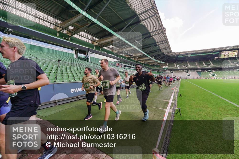13.09.2026 - 21. swb-Marathon Bremen Michael Burmester http://msf.ph/oto/10316216 13.09.2026 13:13:01 Laufen im Stadion 118, 183, 270, 278, 349, 514, 576, 600, 695, 702, 703, 843, 933, 950, 1005, 1113, 1143, 1226, 1286, 1334, 1426, 1435, 1596, 1641, 1849, 1851, 1936, 1991, 2005, 2035, 2079, 2248, 2264, 2336, 2375, 2377, 2387, 2398, 2426, 2439, 2457, 2461, 2478, 2505, 2612, 2659, 2665, 2673, 2684, 2765, 2773, 2792, 2815, 2816, 2822, 2850, 2860, 2884, 2895, 2907, 2921, 2963, 2966, 2972, 2975, 2976, 3016, 3027, 3079, 3143, 3155, 3209, 3253, 3277, 3293, 3308, 3313, 3328, 3349, 3434, 3442, 549 meine-sportfotos.de