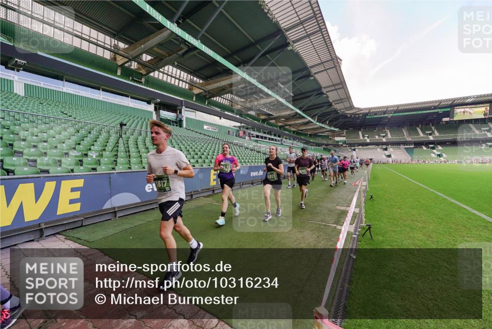 13.09.2026 - 21. swb-Marathon Bremen Michael Burmester http://msf.ph/oto/10316234 13.09.2026 13:13:03 Laufen im Stadion 118, 183, 270, 278, 349, 514, 576, 600, 695, 702, 703, 843, 933, 950, 1005, 1113, 1143, 1226, 1286, 1334, 1426, 1435, 1596, 1641, 1849, 1851, 1936, 1991, 2005, 2035, 2079, 2248, 2264, 2336, 2375, 2377, 2387, 2398, 2426, 2439, 2457, 2461, 2478, 2505, 2612, 2659, 2665, 2673, 2684, 2693, 2765, 2773, 2792, 2815, 2816, 2822, 2850, 2860, 2884, 2895, 2921, 2963, 2966, 2972, 2975, 3016, 3027, 3079, 3111, 3143, 3155, 3209, 3253, 3277, 3293, 3304, 3308, 3313, 3328, 3349, 3434, 3442, 549 meine-sportfotos.de