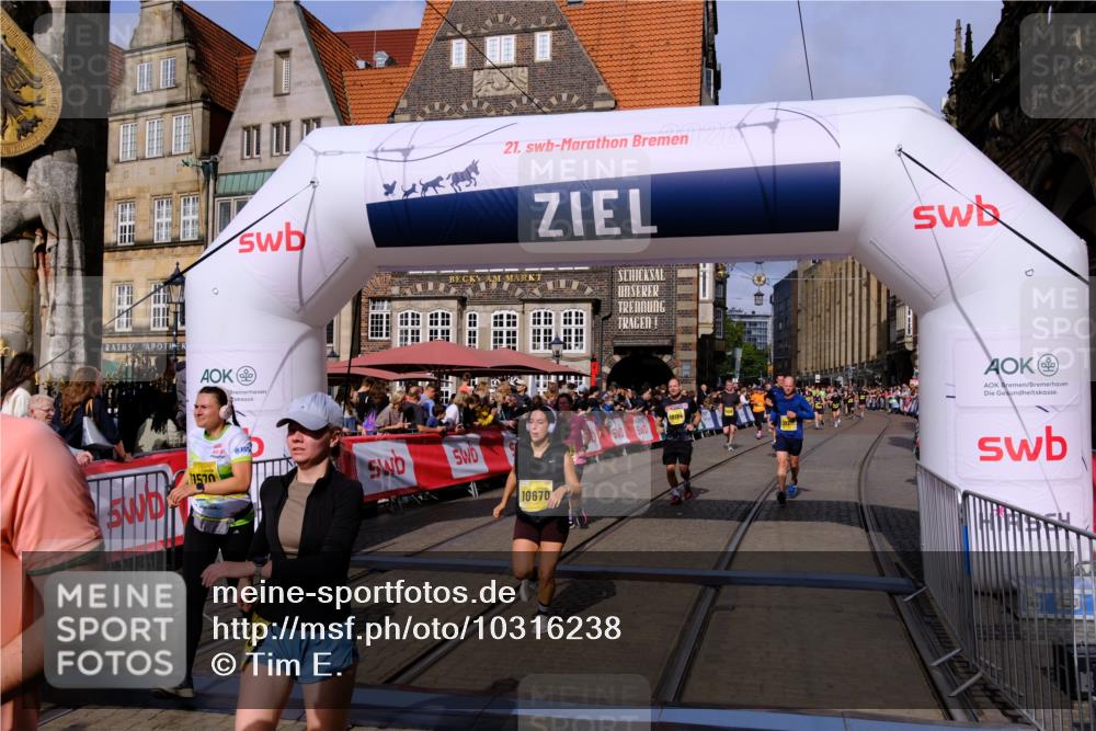 13.09.2026 - 21. swb-Marathon Bremen Tim E. http://msf.ph/oto/10316238 13.09.2026 10:56:35 Ziel 10184, 10211, 10246, 10322, 10365, 10443, 10670, 10675, 10699, 10844, 10949, 10957, 10960, 11219, 11256, 11280, 11317, 11570, 11693, 11782, 11795, 12452, 12476 meine-sportfotos.de