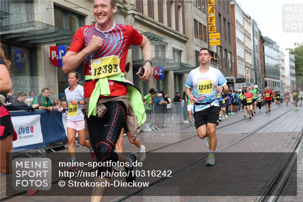 13.09.2026 - 21. swb-Marathon Bremen Strokosch-Dieckow http://msf.ph/oto/10316242 13.09.2026 10:57:14 Ziel 10177, 10226, 10300, 10394, 10460, 10517, 10518, 11106, 11245, 11365, 11480, 11498, 11609, 11734, 11965, 11966, 12037, 12111, 12222, 12264, 12372, 12400, 12411, 10157, 10166, 10408, 10578, 10687, 10700, 10772, 10969, 11000, 11079, 11236, 11292, 11328, 11484, 11667, 11946, 12032, 12263, 12382, 12383, 12411 meine-sportfotos.de