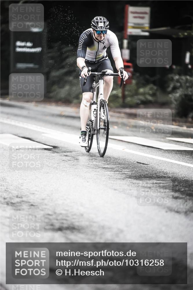 13.09.2026 - Stadtparktriathlon H.Heesch http://msf.ph/oto/10316258 13.09.2026 11:51:44 Radfahren 714, 773, 832, 851, 911 meine-sportfotos.de
