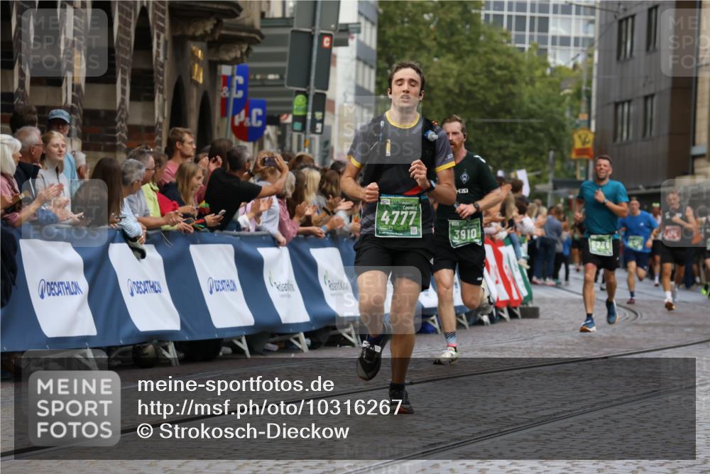 13.09.2026 - 21. swb-Marathon Bremen Strokosch-Dieckow http://msf.ph/oto/10316267 13.09.2026 13:06:34 Ziel 474, 1901, 3466, 4614, 6686, 7336, 8621, 8670, 9934, 508, 521, 788, 1009, 3127, 3910, 4574, 4777, 5238, 6784, 6951, 8580 meine-sportfotos.de
