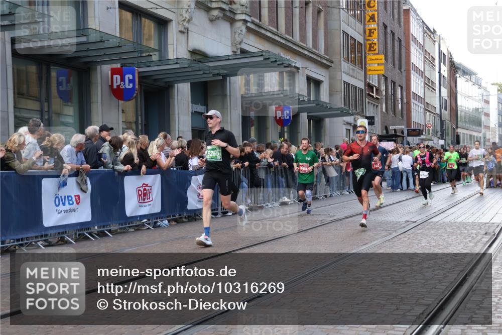 13.09.2026 - 21. swb-Marathon Bremen Strokosch-Dieckow http://msf.ph/oto/10316269 13.09.2026 13:16:20 Ziel 472, 675, 696, 734, 816, 827, 985, 1076, 1162, 2473, 2474, 2604, 2809, 3716, 4135, 4137, 4485, 5255, 5772, 6367, 6531, 6535, 7053, 7387, 7603, 7801, 7875, 8171, 8288, 481, 663, 740, 755, 792, 1605, 2623, 3134, 3149, 4128, 5554, 5963, 6106, 6721, 6744, 7801, 8398, 8487, 9031, 9115, 13008, 13158 meine-sportfotos.de