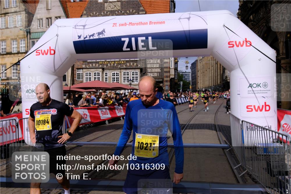 13.09.2026 - 21. swb-Marathon Bremen Tim E. http://msf.ph/oto/10316309 13.09.2026 10:56:40 Ziel 10184, 10211, 10246, 10322, 10356, 10443, 10670, 10675, 10699, 10844, 11256, 11280, 11317, 11570, 11693, 11795, 11844, 11855, 11871, 12452 meine-sportfotos.de